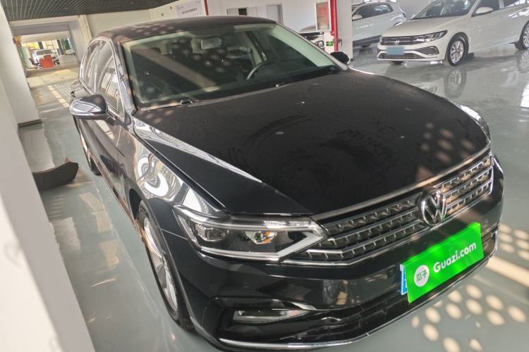 Used Volkswagen Magotan 2023 2 Million Units Limited-Edition 280TSI DSG Comfort Version Front Right 45 Deg