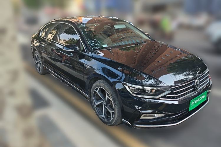 Used Volkswagen Magotan 2023 2 Million Units Commemorative Edition 330TSI DSG Luxury Version Front Right 45 Deg