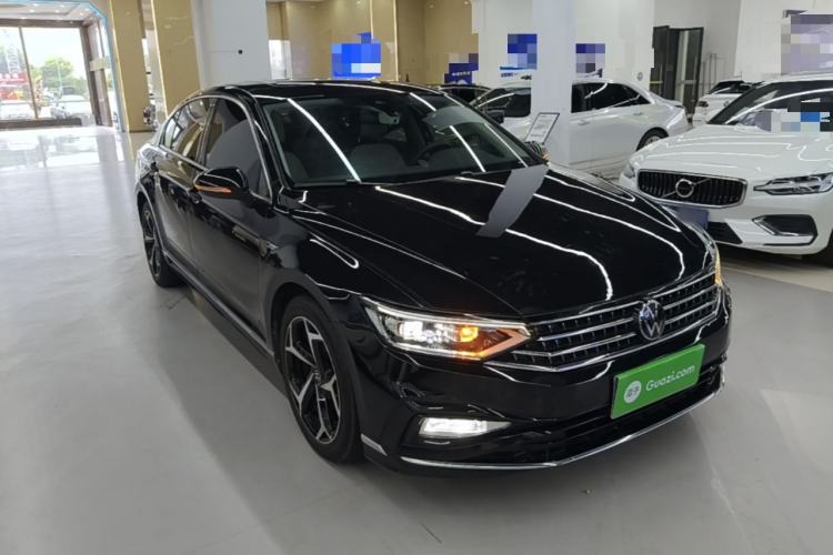 Used Volkswagen Magotan 2023 2 Million Units Limited Edition 330TSI DSG Leading Version Front Right 45 Deg