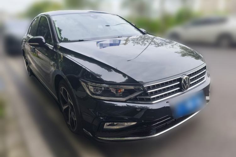 Used Volkswagen Magotan 2023 2 Million Units Commemorative Edition 330TSI DSG Luxury Version Front Right 45 Deg
