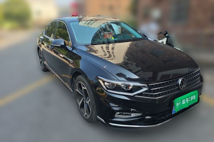 Used Volkswagen Magotan 2023 2 Million Units Limited Edition 330TSI DSG Leading Version Front Right 45 Deg