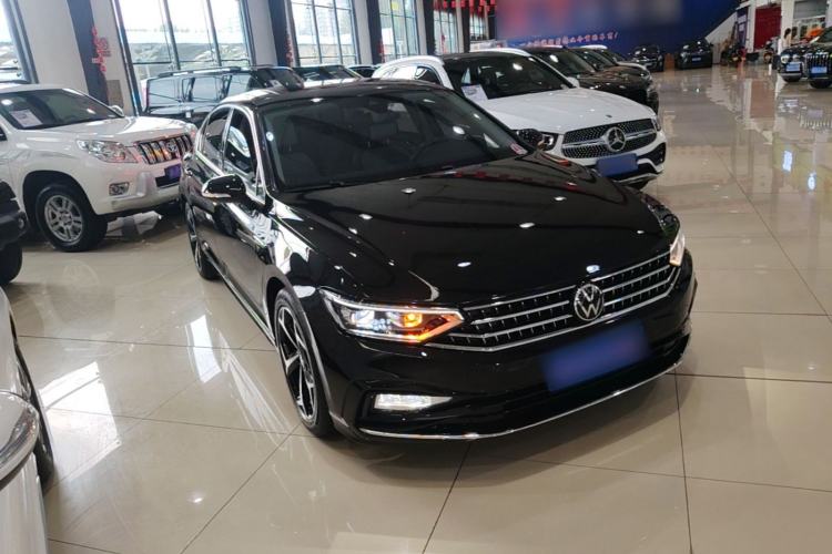 Used Volkswagen Magotan 2023 2 Million Units Commemorative Edition 330TSI DSG Luxury Version Front Right 45 Deg