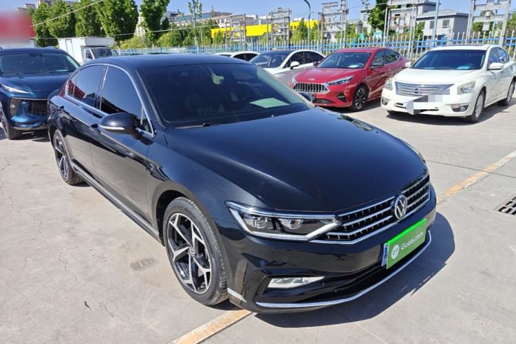 Used Volkswagen Magotan 2023 2 Million Units Limited Edition 330TSI DSG Leading Version Front Right 45 Deg