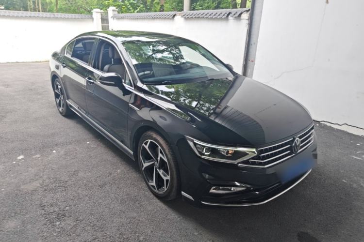 Used Volkswagen Magotan 2023 2 Million Units Commemorative Edition 330TSI DSG Luxury Version Front Right 45 Deg