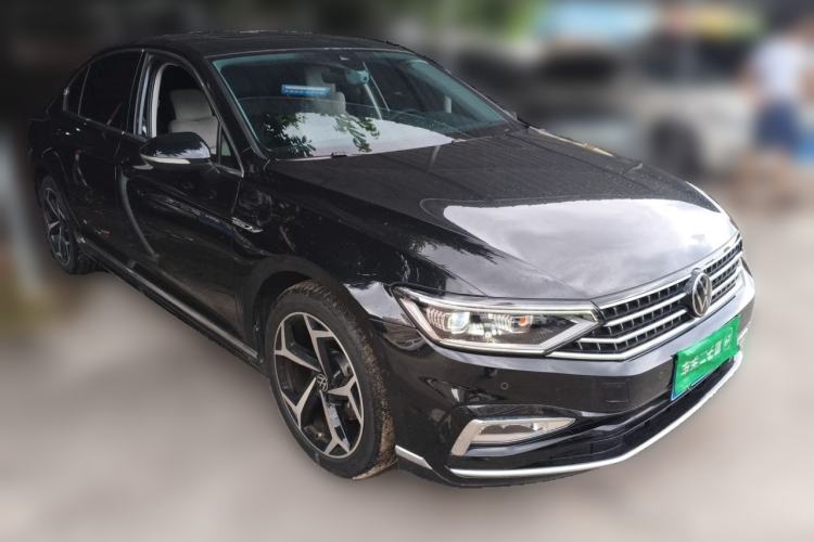 Used Volkswagen Magotan 2023 2 Million Units Commemorative Edition 330TSI DSG Luxury Version Front Right 45 Deg