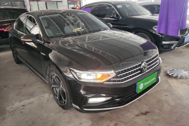 Used Volkswagen Magotan 2023 2 Million Units Commemorative Edition 330TSI DSG Luxury Version Front Right 45 Deg