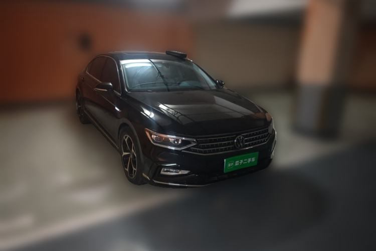 Used Volkswagen Magotan 2023 2 Million Units Limited Edition 330TSI DSG Leading Version Front Right 45 Deg
