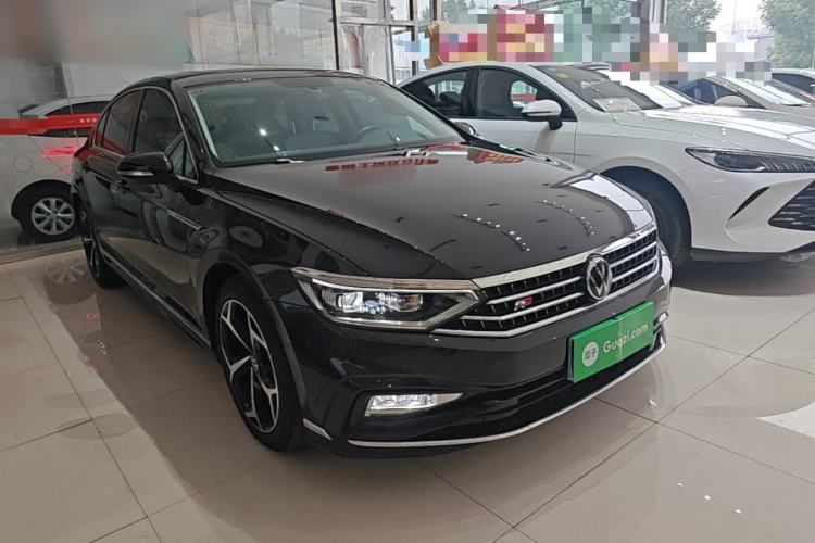 Used Volkswagen Magotan 2023 2 Million Units Limited Edition 330TSI DSG Leading Version Front Right 45 Deg