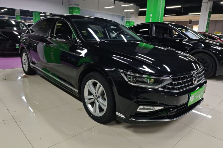 Used Volkswagen Magotan 2023 2 Million Units Limited-Edition 280TSI DSG Comfort Version Front Right 45 Deg