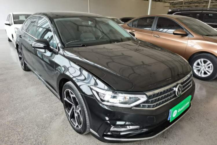 Used Volkswagen Magotan 2023 2 Million Units Limited Edition 330TSI DSG Leading Version Front Right 45 Deg