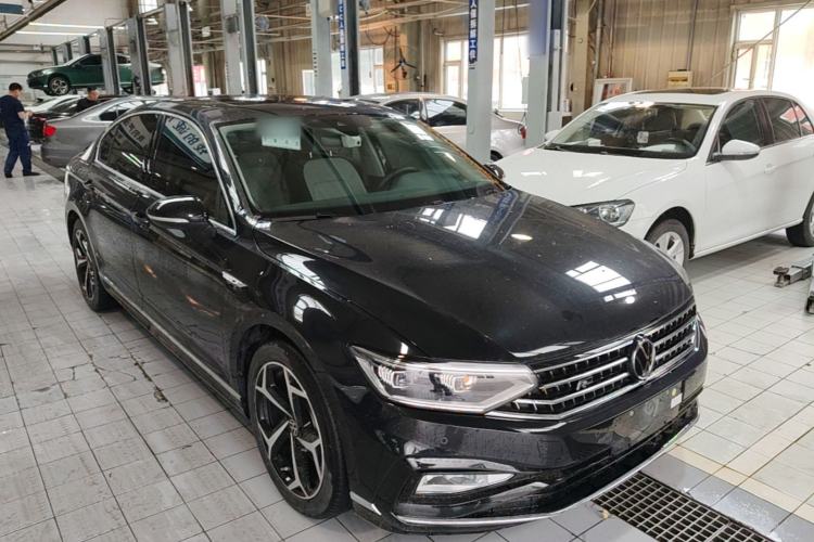 Used Volkswagen Magotan 2023 2 Million Units Commemorative Edition 330TSI DSG Luxury Version Front Right 45 Deg