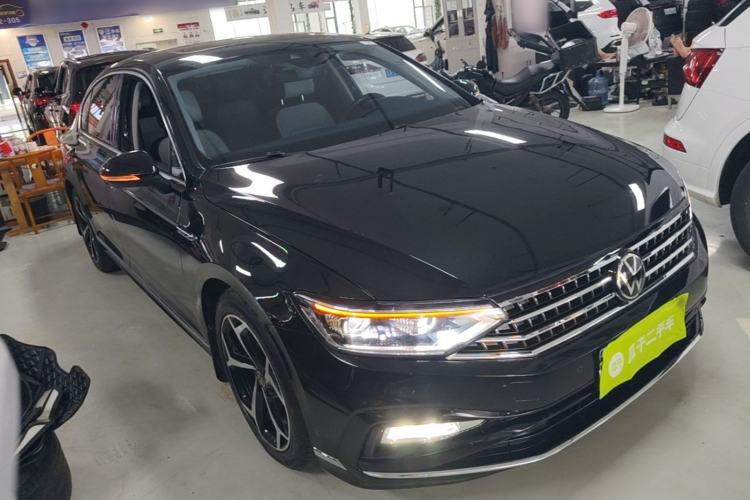 Used Volkswagen Magotan 2023 2 Million Units Commemorative Edition 330TSI DSG Luxury Version Front Right 45 Deg