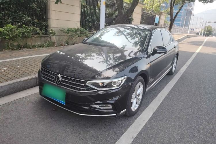 Volkswagen Magotan 2023 2 Million Units Limited-Edition 280TSI DSG Comfort Version