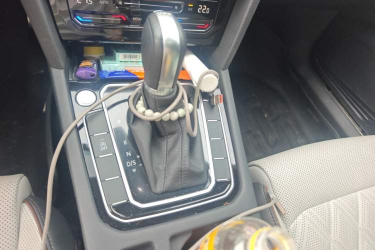 Used Volkswagen Magotan 2023 2 Million Units Commemorative Edition 330TSI DSG Luxury Version Gear Lever