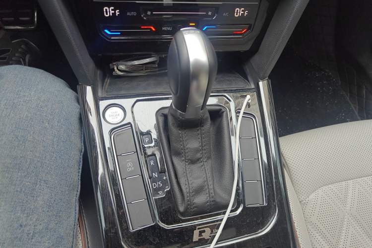 Used Volkswagen Magotan 2023 2 Million Units Commemorative Edition 330TSI DSG Luxury Version Gear Lever