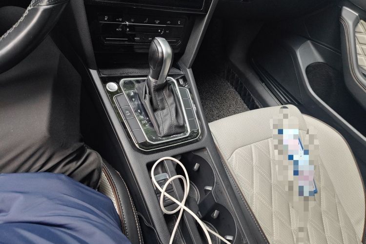 Used Volkswagen Magotan 2023 2 Million Units Commemorative Edition 330TSI DSG Luxury Version Gear Lever