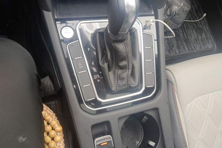 Used Volkswagen Magotan 2023 2 Million Units Commemorative Edition 330TSI DSG Luxury Version Gear Lever