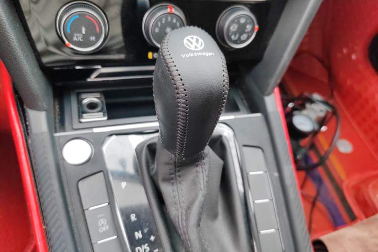 Used Volkswagen Magotan 2023 2 Million Units Limited-Edition 280TSI DSG Comfort Version Gear Lever