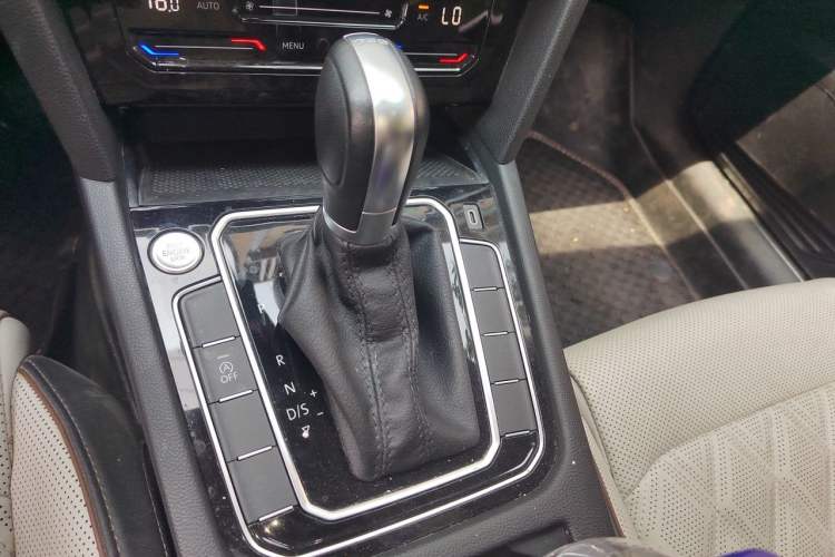 Used Volkswagen Magotan 2023 2 Million Units Commemorative Edition 330TSI DSG Luxury Version Gear Lever