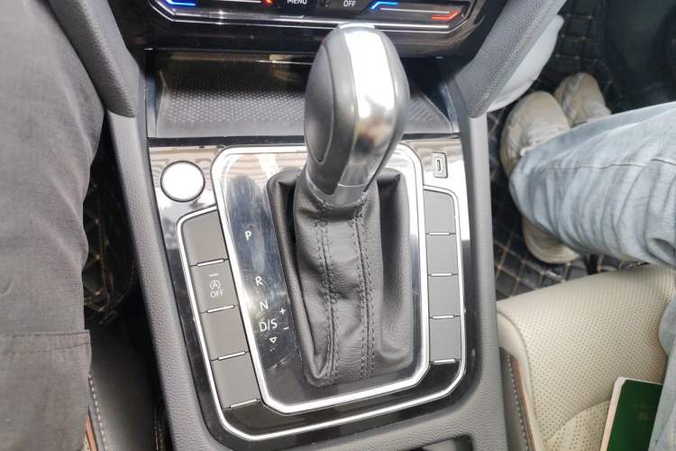 Used Volkswagen Magotan 2023 2 Million Units Commemorative Edition 330TSI DSG Luxury Version Gear Lever