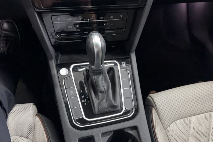Used Volkswagen Magotan 2023 2 Million Units Commemorative Edition 330TSI DSG Luxury Version Gear Lever