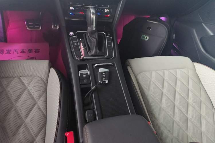 Used Volkswagen Magotan 2023 2 Million Units Commemorative Edition 330TSI DSG Luxury Version Gear Lever