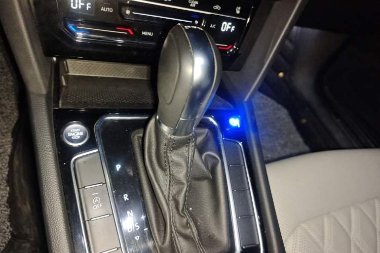 Used Volkswagen Magotan 2023 2 Million Units Commemorative Edition 330TSI DSG Luxury Version Gear Lever
