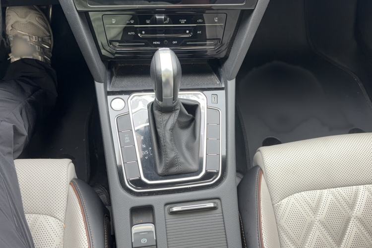 Used Volkswagen Magotan 2023 2 Million Units Commemorative Edition 330TSI DSG Luxury Version Gear Lever