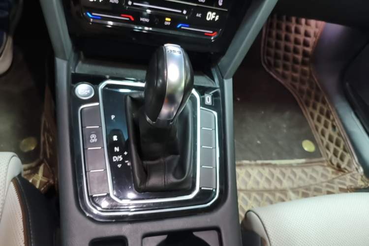 Used Volkswagen Magotan 2023 2 Million Units Commemorative Edition 330TSI DSG Luxury Version Gear Lever