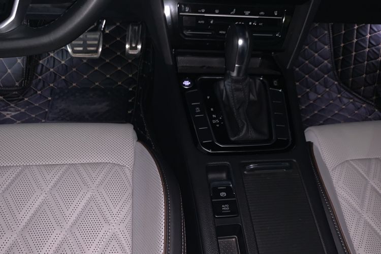 Used Volkswagen Magotan 2023 2 Million Units Commemorative Edition 330TSI DSG Luxury Version Gear Lever