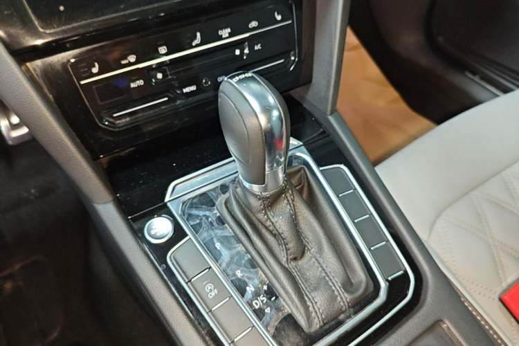 Used Volkswagen Magotan 2023 2 Million Units Limited Edition 330TSI DSG Leading Version Gear Lever