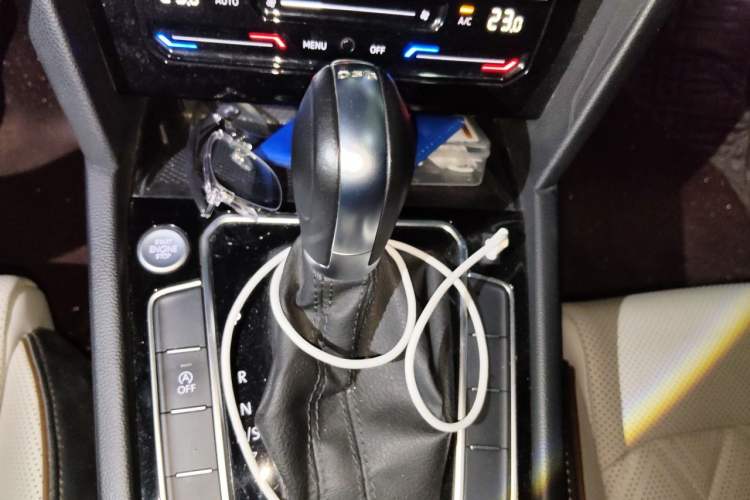 Used Volkswagen Magotan 2023 2 Million Units Commemorative Edition 330TSI DSG Luxury Version Gear Lever