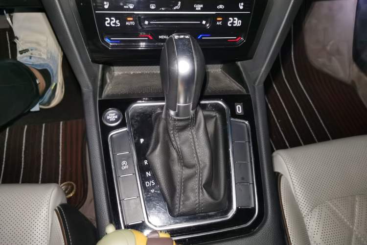 Used Volkswagen Magotan 2023 2 Million Units Commemorative Edition 330TSI DSG Luxury Version Gear Lever