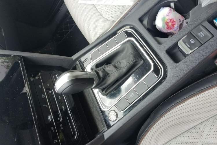 Used Volkswagen Magotan 2023 2 Million Units Commemorative Edition 330TSI DSG Luxury Version Gear Lever