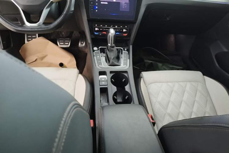 Used Volkswagen Magotan 2023 2 Million Units Commemorative Edition 330TSI DSG Luxury Version Gear Lever
