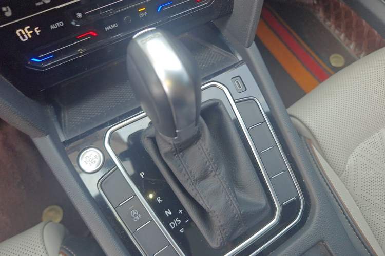 Used Volkswagen Magotan 2023 2 Million Units Commemorative Edition 330TSI DSG Luxury Version Gear Lever