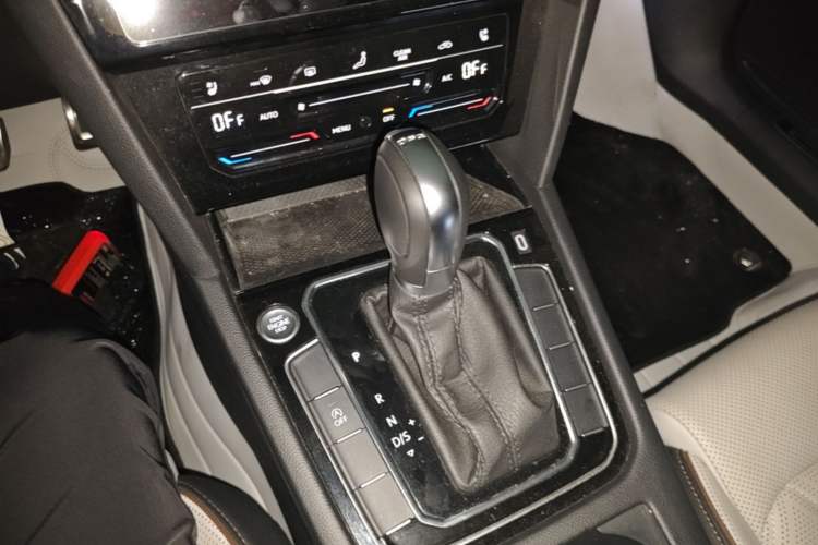 Used Volkswagen Magotan 2023 2 Million Units Commemorative Edition 330TSI DSG Luxury Version Gear Lever