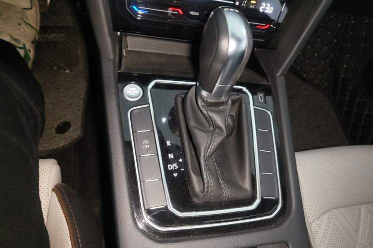 Used Volkswagen Magotan 2023 2 Million Units Commemorative Edition 330TSI DSG Luxury Version Gear Lever