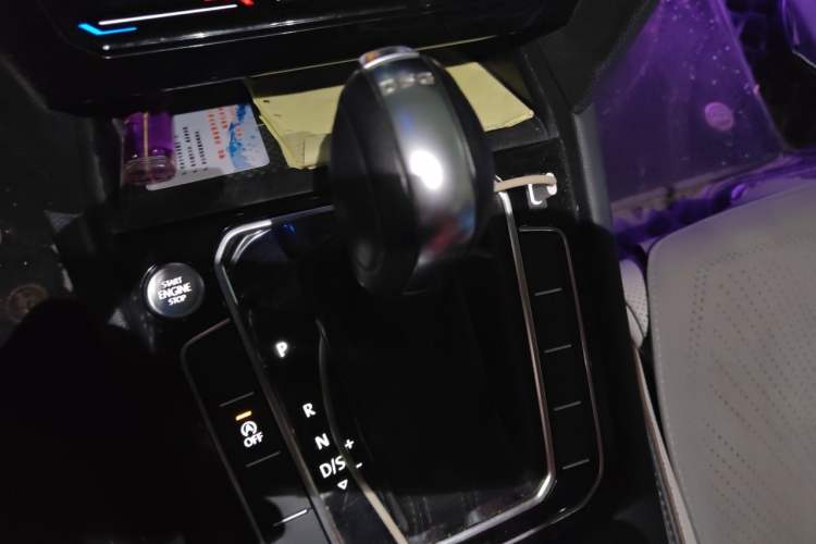 Used Volkswagen Magotan 2023 2 Million Units Commemorative Edition 330TSI DSG Luxury Version Gear Lever