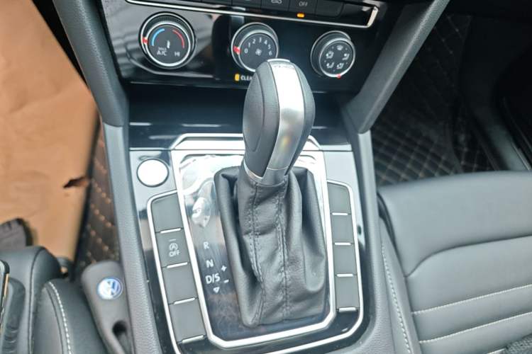 Used Volkswagen Magotan 2023 2 Million Units Limited-Edition 280TSI DSG Comfort Version Gear Lever