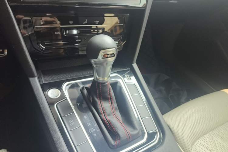Used Volkswagen Magotan 2023 2 Million Units Commemorative Edition 330TSI DSG Luxury Version Gear Lever