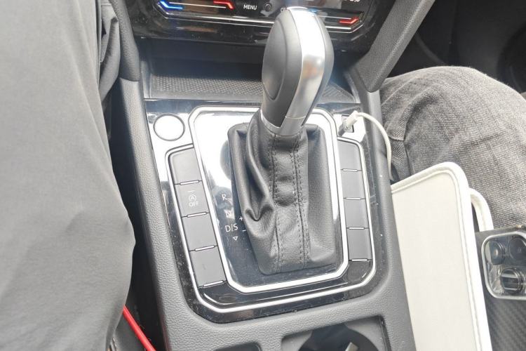 Used Volkswagen Magotan 2023 2 Million Units Commemorative Edition 330TSI DSG Luxury Version Gear Lever