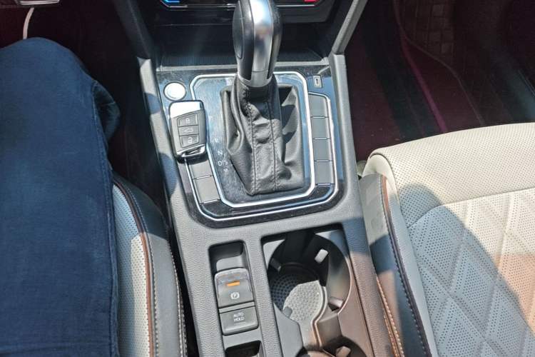 Used Volkswagen Magotan 2023 2 Million Units Commemorative Edition 330TSI DSG Luxury Version Gear Lever