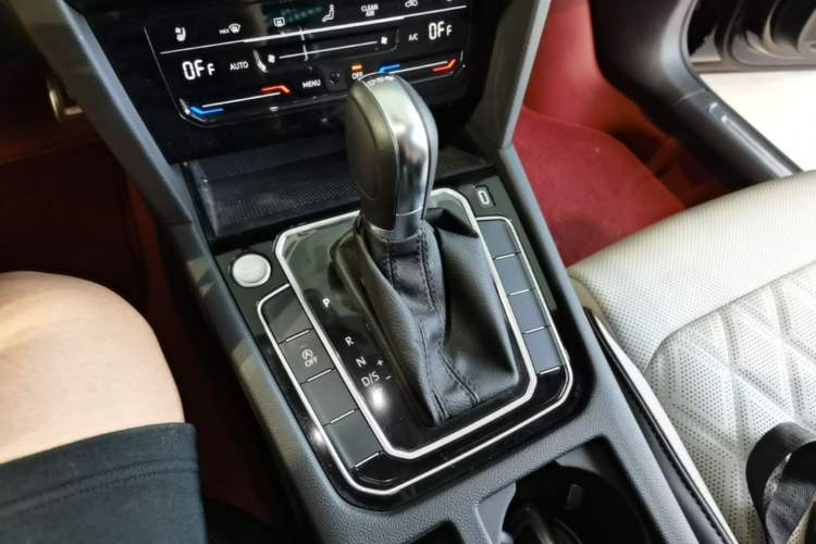 Used Volkswagen Magotan 2023 2 Million Units Commemorative Edition 330TSI DSG Luxury Version Gear Lever