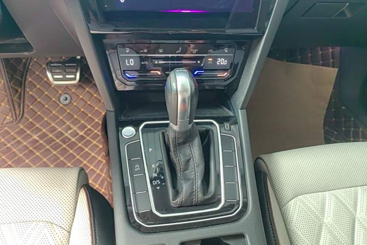 Used Volkswagen Magotan 2023 2 Million Units Commemorative Edition 330TSI DSG Luxury Version Gear Lever