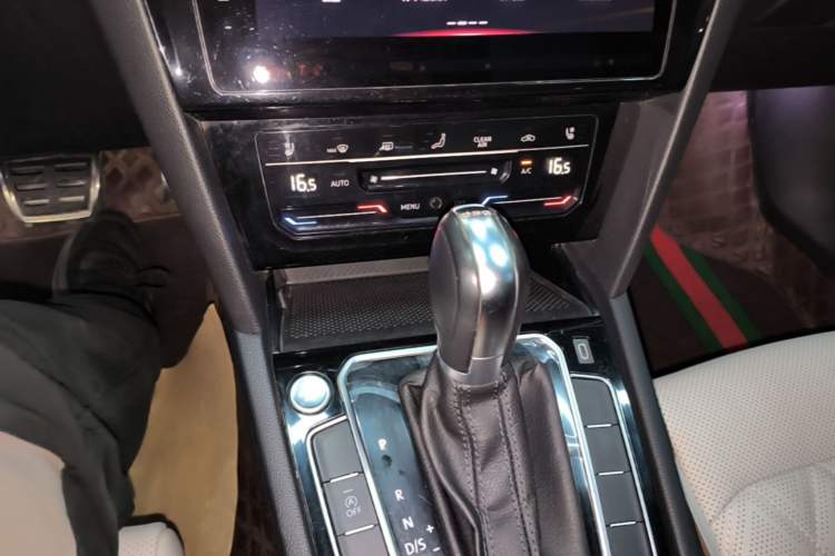 Used Volkswagen Magotan 2023 2 Million Units Limited Edition 330TSI DSG Leading Version Gear Lever