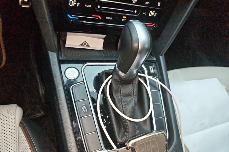 Used Volkswagen Magotan 2023 2 Million Units Commemorative Edition 330TSI DSG Luxury Version Gear Lever