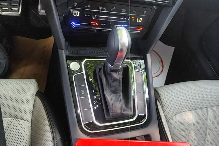 Used Volkswagen Magotan 2023 2 Million Units Commemorative Edition 330TSI DSG Luxury Version Gear Lever