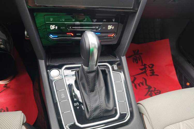 Used Volkswagen Magotan 2023 2 Million Units Commemorative Edition 330TSI DSG Luxury Version Gear Lever