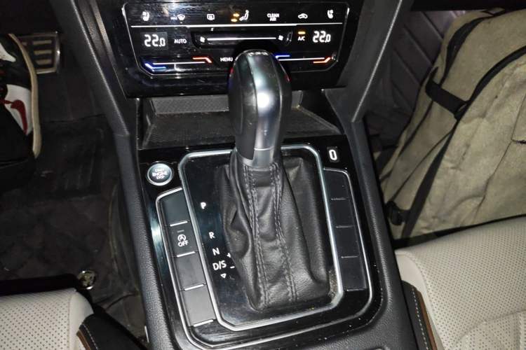 Used Volkswagen Magotan 2023 2 Million Units Commemorative Edition 330TSI DSG Luxury Version Gear Lever